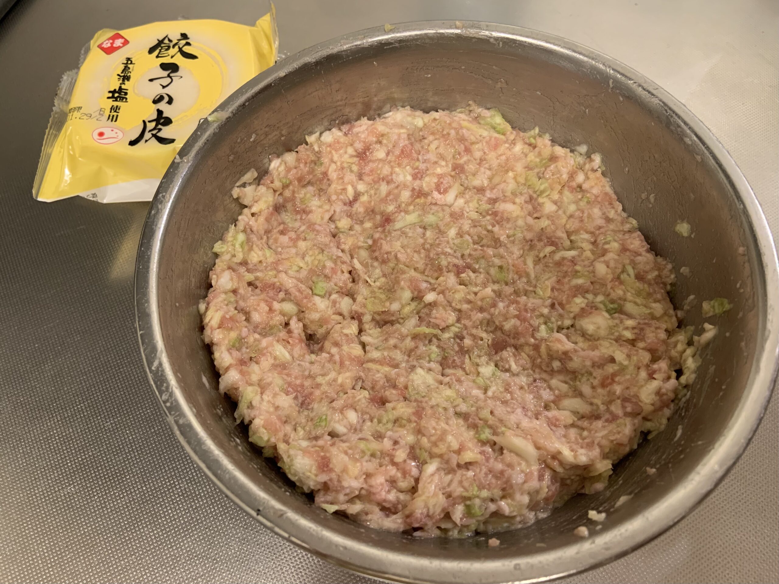 玉露園のこんぶ茶を使った旨みたっぷり和風餃子を作るタネ