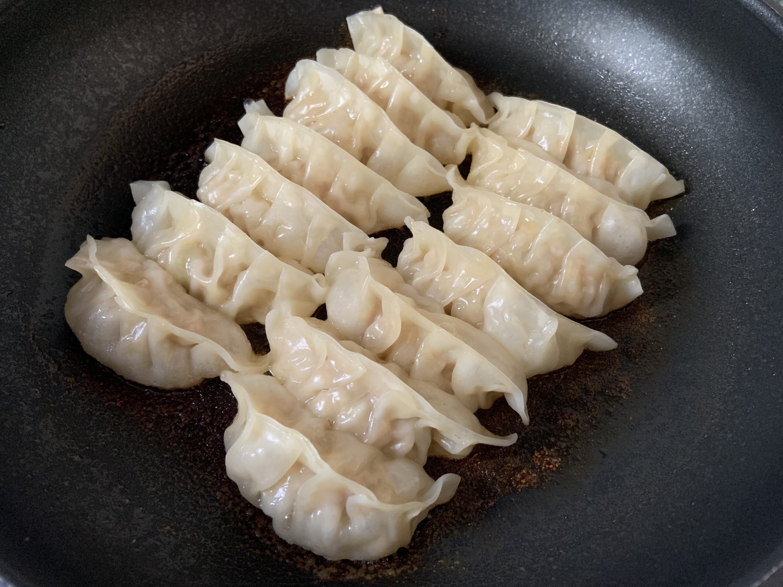 玉露園のこんぶ茶を使った旨みたっぷり和風餃子を焼いたところ