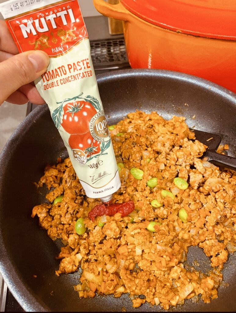 MUTTIトマトペーストを使ったドライカレー