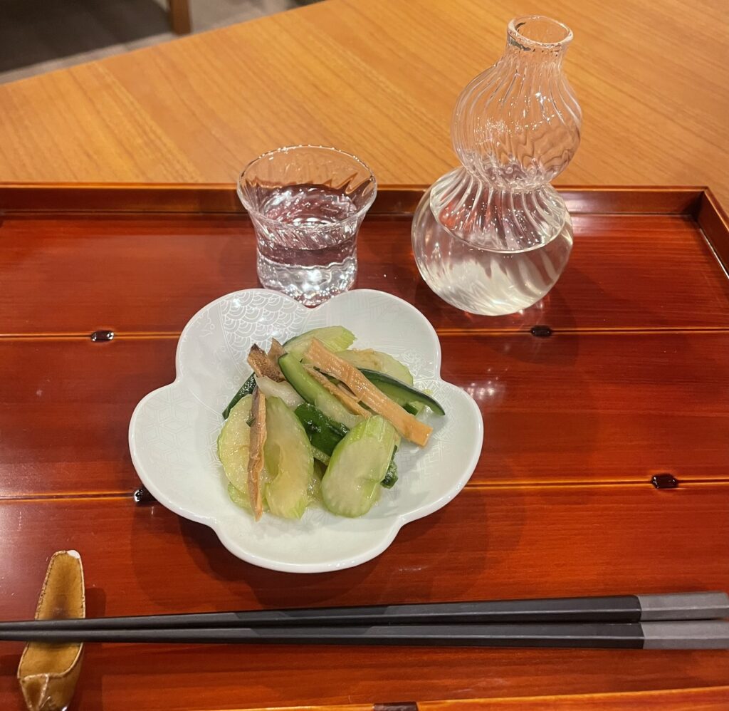 日本酒とあたりめとセロリのこんぶ茶の和え物