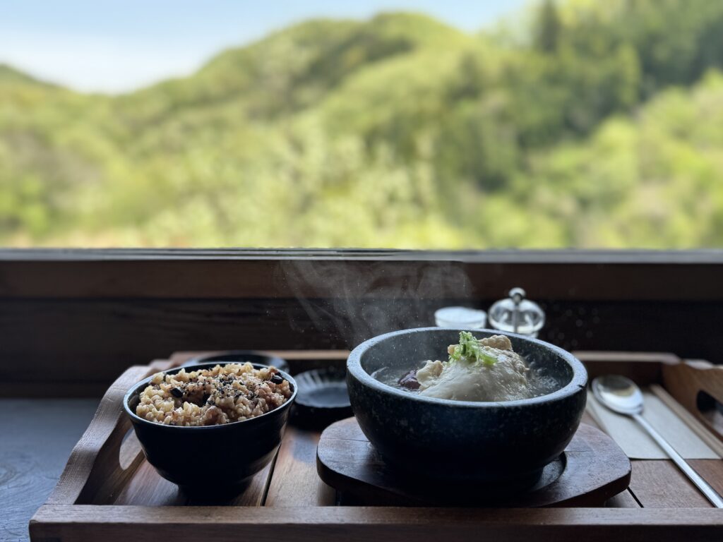 藤野にある百笑の台所のサムゲタン