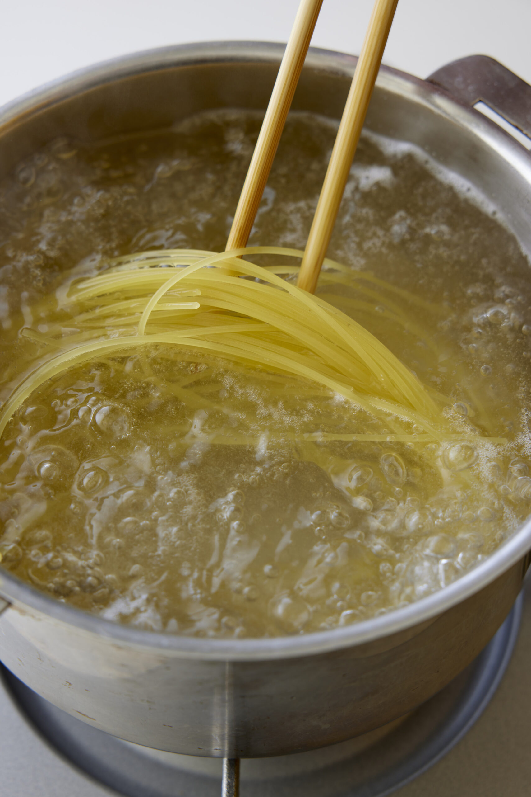スパゲティをゆでる