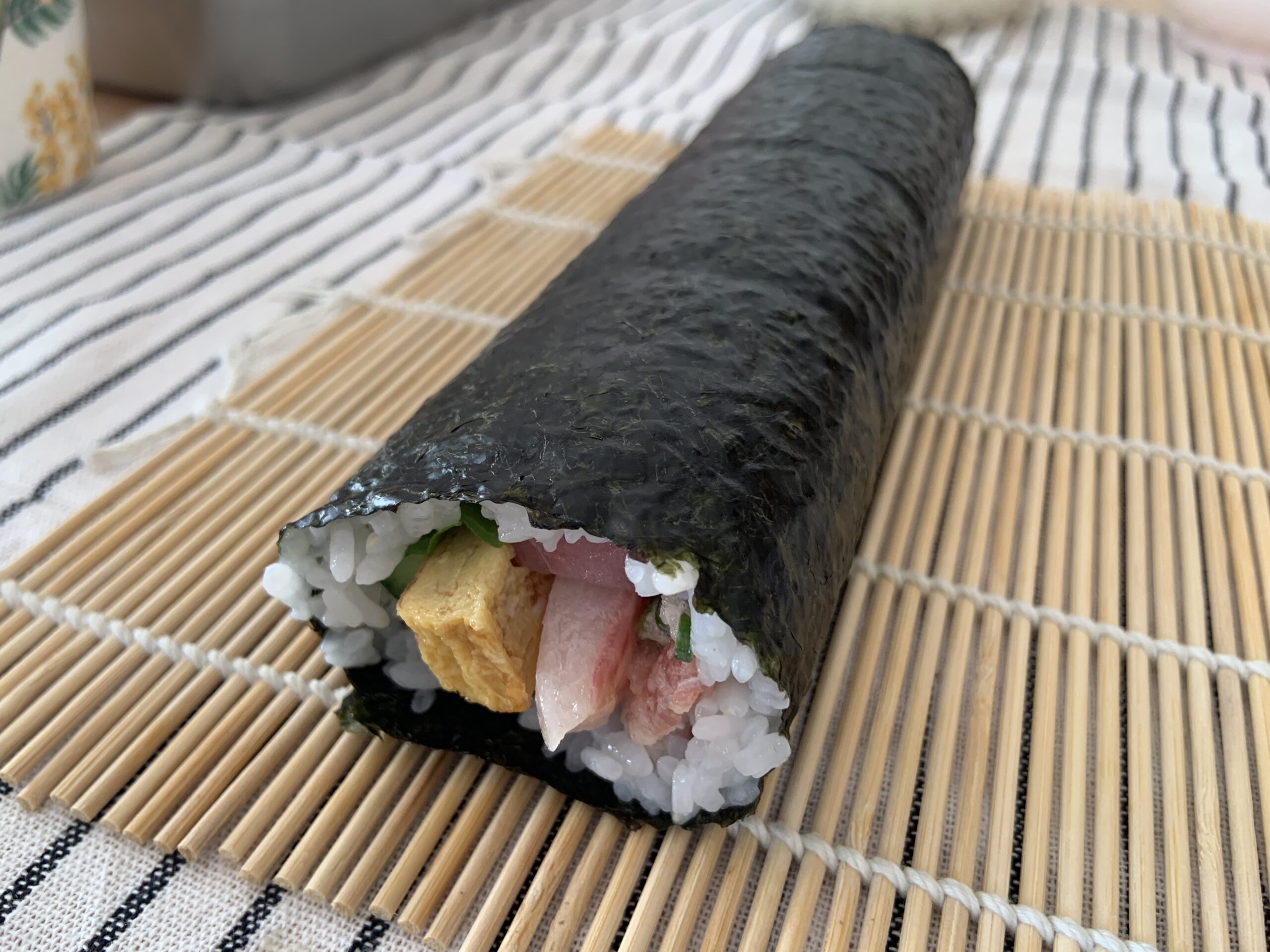 7種類の具を巻いた節分の恵方巻き