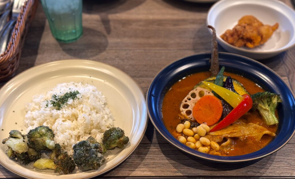 スープカレーと北海道産の米
