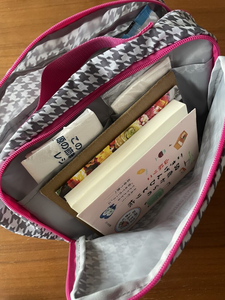 kINOKUNIYA便利ポーチの中身