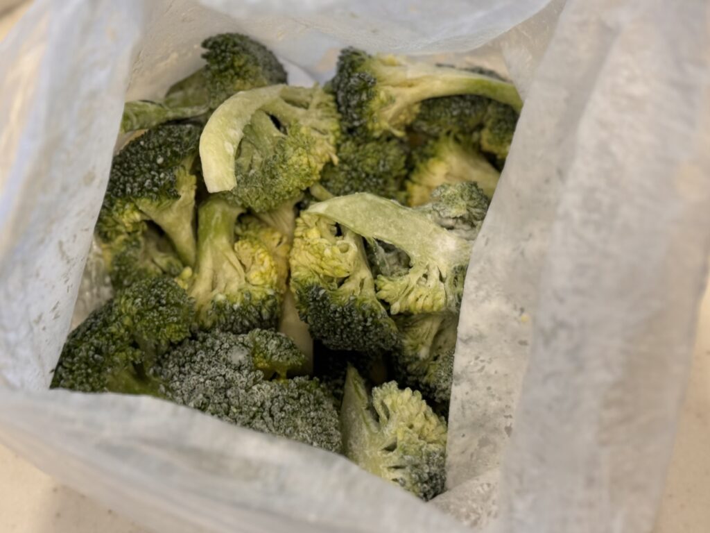 袋の中で米粉と片栗粉をつける