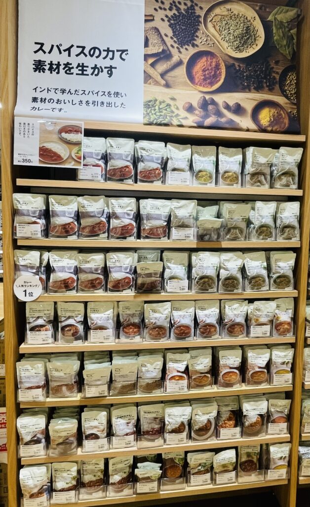 無印良品のカレー陳列棚