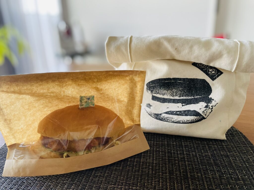 コロッケバーガーとランチバッグ