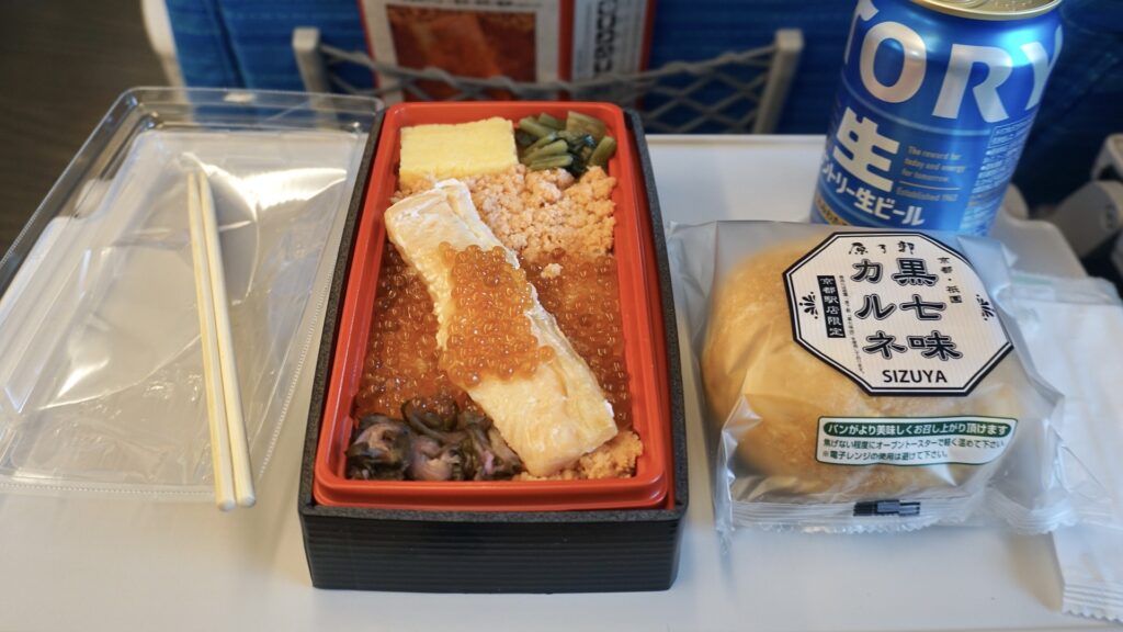 京都から広島で家族4人のバックパック旅。初日は宮島に行き、食べ歩きや宮島ロープウェーに乗り、景色を満喫。広島焼きはみっちゃんへ。
