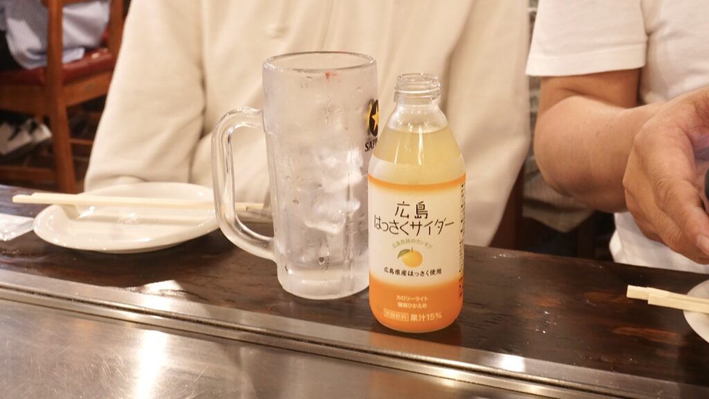 京都から広島で家族4人のバックパック旅。初日は宮島に行き、食べ歩きや宮島ロープウェーに乗り、景色を満喫。広島焼きはみっちゃんへ。