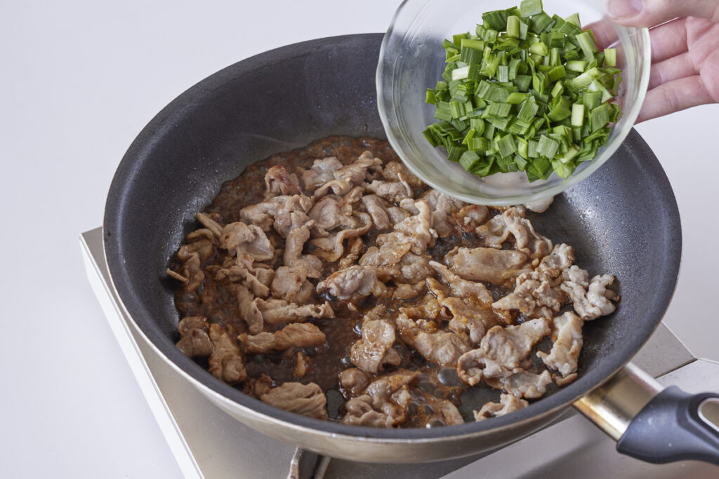 なすステーキ肉にらソース