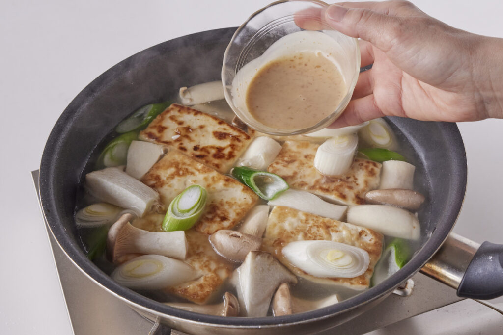 豆腐とエリンギのごまドレッシング煮