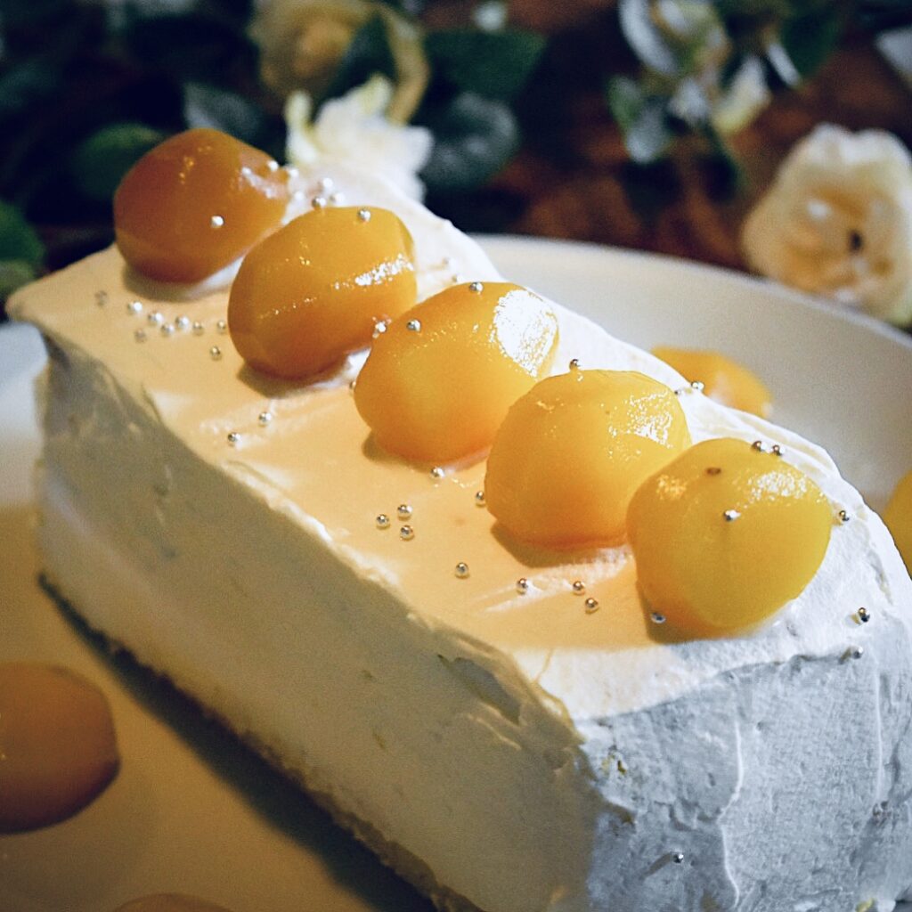 長方形の形のケーキ
余った甘栗で、人生初のケーキ