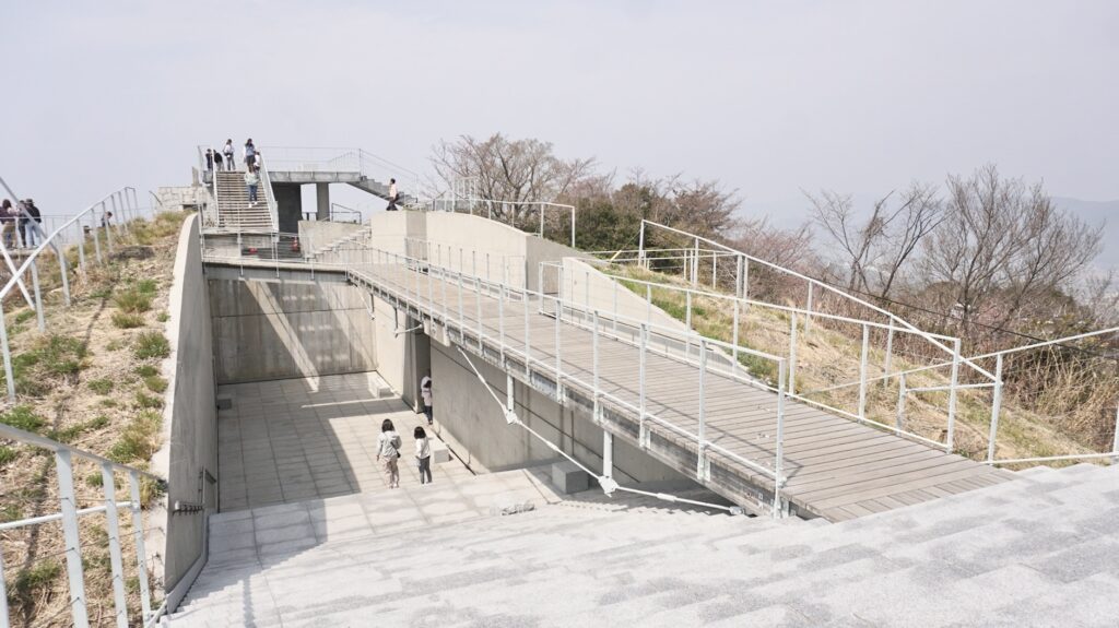 広島、瀬戸内、今治、松山旅行。家族4人バックパックで旅しました。この日は伯方の塩の工場見学をし、しまなみ来島海峡遊覧船で渦潮を見たり、今治の白楽天で焼き豚卵飯を食べました。