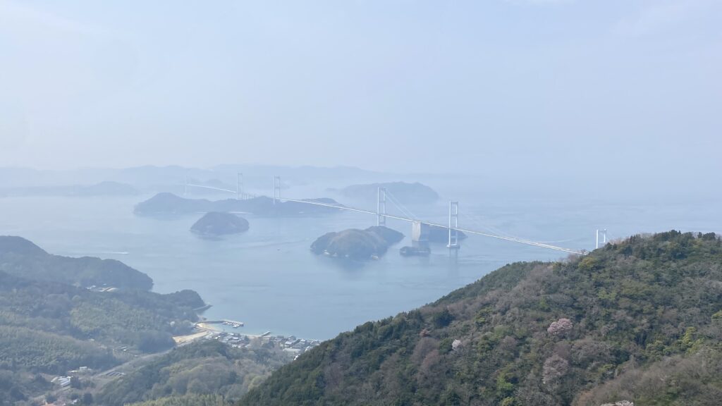 広島、瀬戸内、今治、松山旅行。家族4人バックパックで旅しました。この日は伯方の塩の工場見学をし、しまなみ来島海峡遊覧船で渦潮を見たり、今治の白楽天で焼き豚卵飯を食べました。
