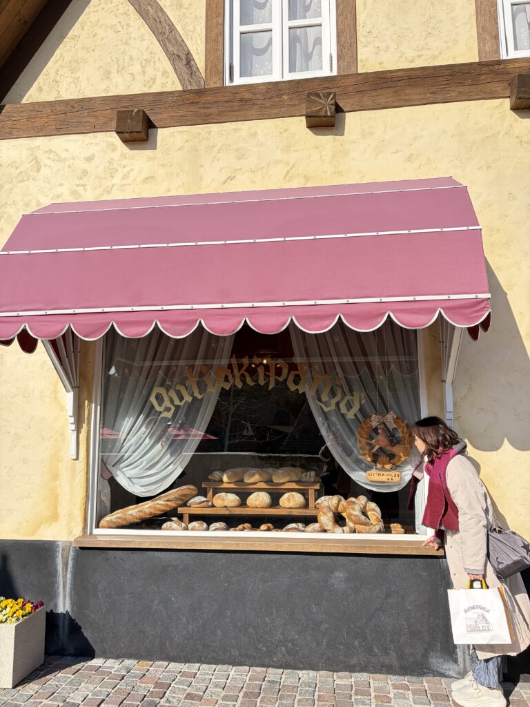 ジブリパーク　グーチョキパン店（魔女の多急便）