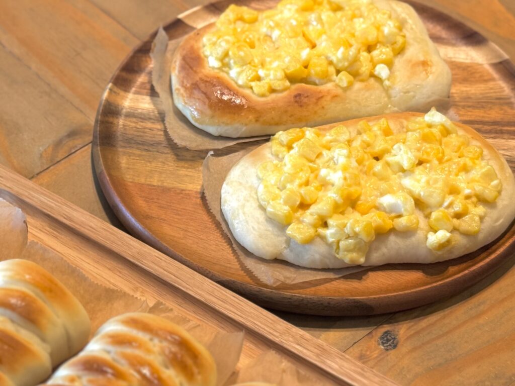 コーンパンもあつあつで美味しい