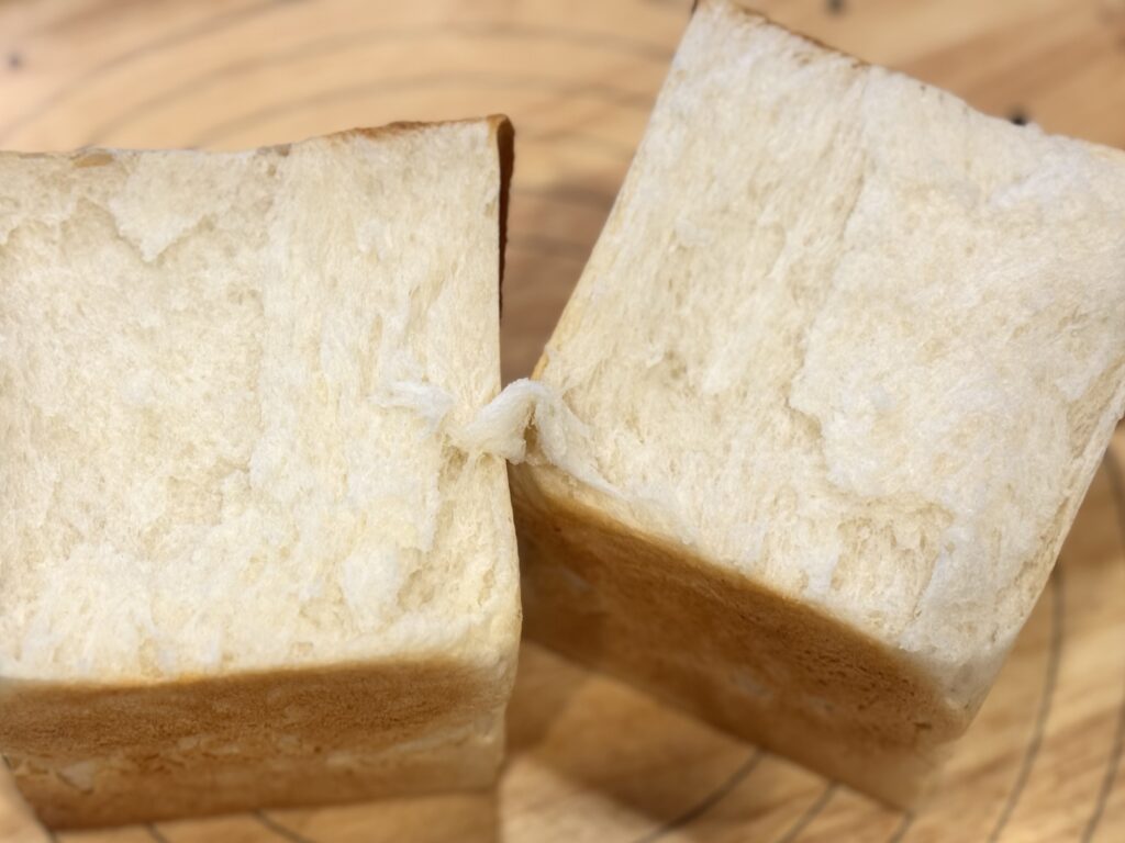 ふっくらとやけた食パン