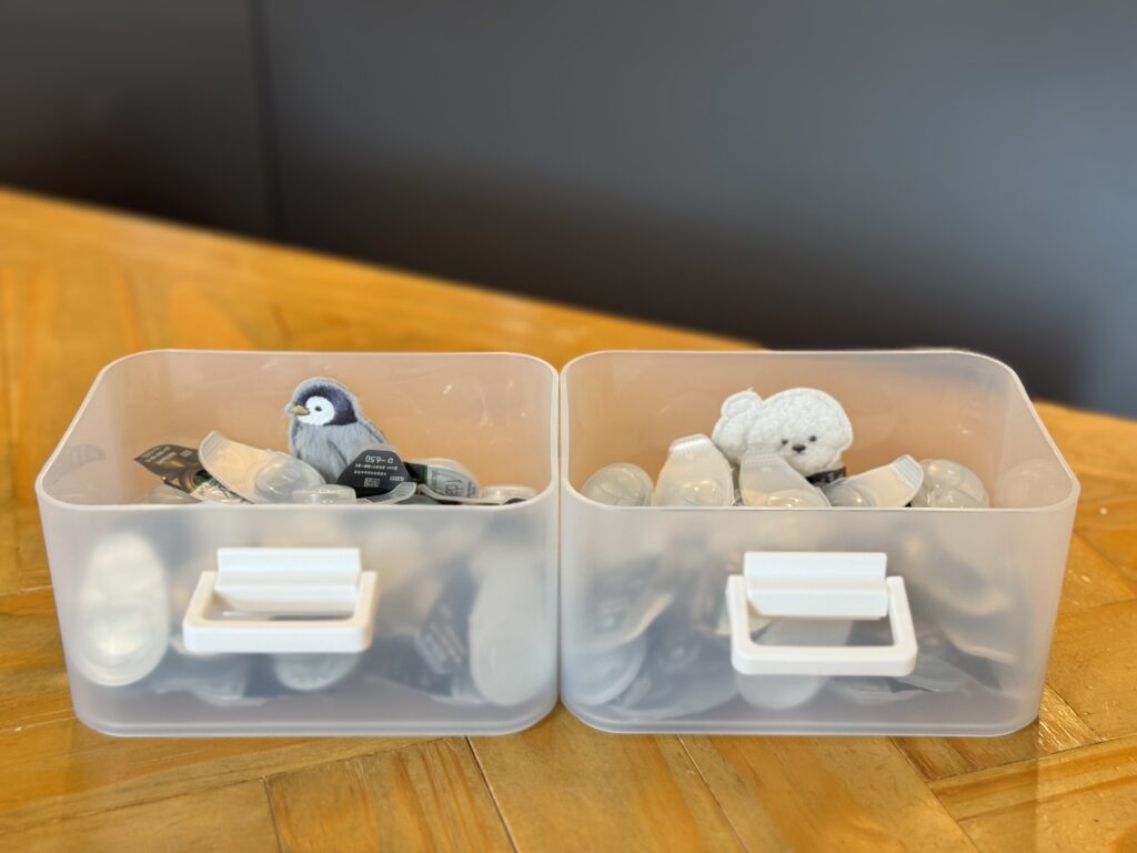 ダイソーの積み重ね収納ボックス
深型で使いやすい
ワッペンはペンギンとビションフリーゼ