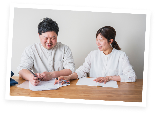 仕事をしているぐっち夫婦