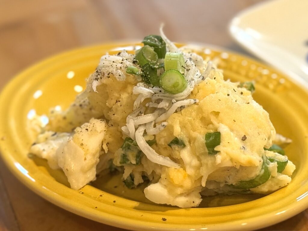めんつゆを使ってつくる和風ポテトサラダ
ねぎとシラスでさっぱりおいしい