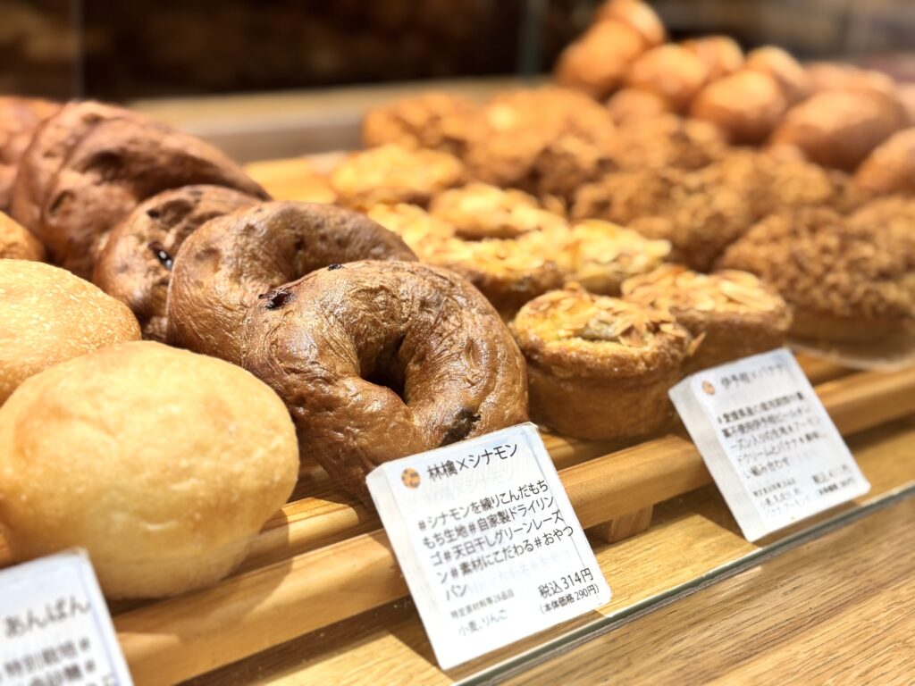 ショーケースの中のパン
ベーグルやあんぱん