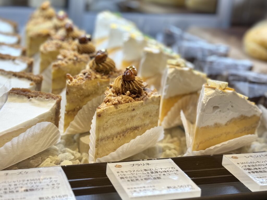 レモンパイやプラリネ
チーズケーキも美味しそう
コーヒーにぴったり
15時のおやつに食べたいケーキ